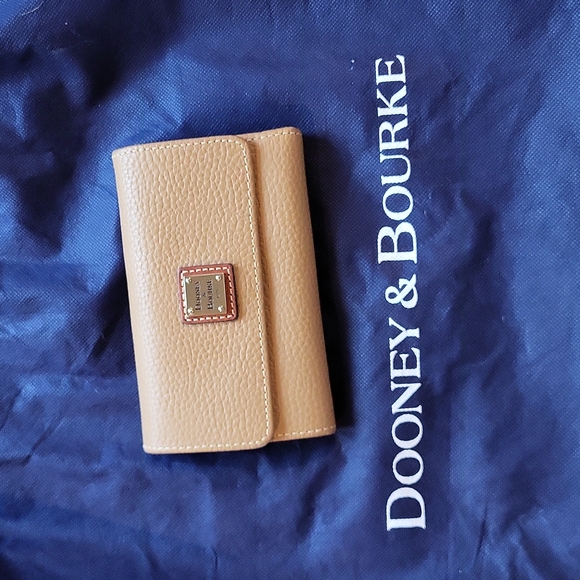 Dooney & Bourke Tan Pebble Grain Wallet - Picture 1 of 6
